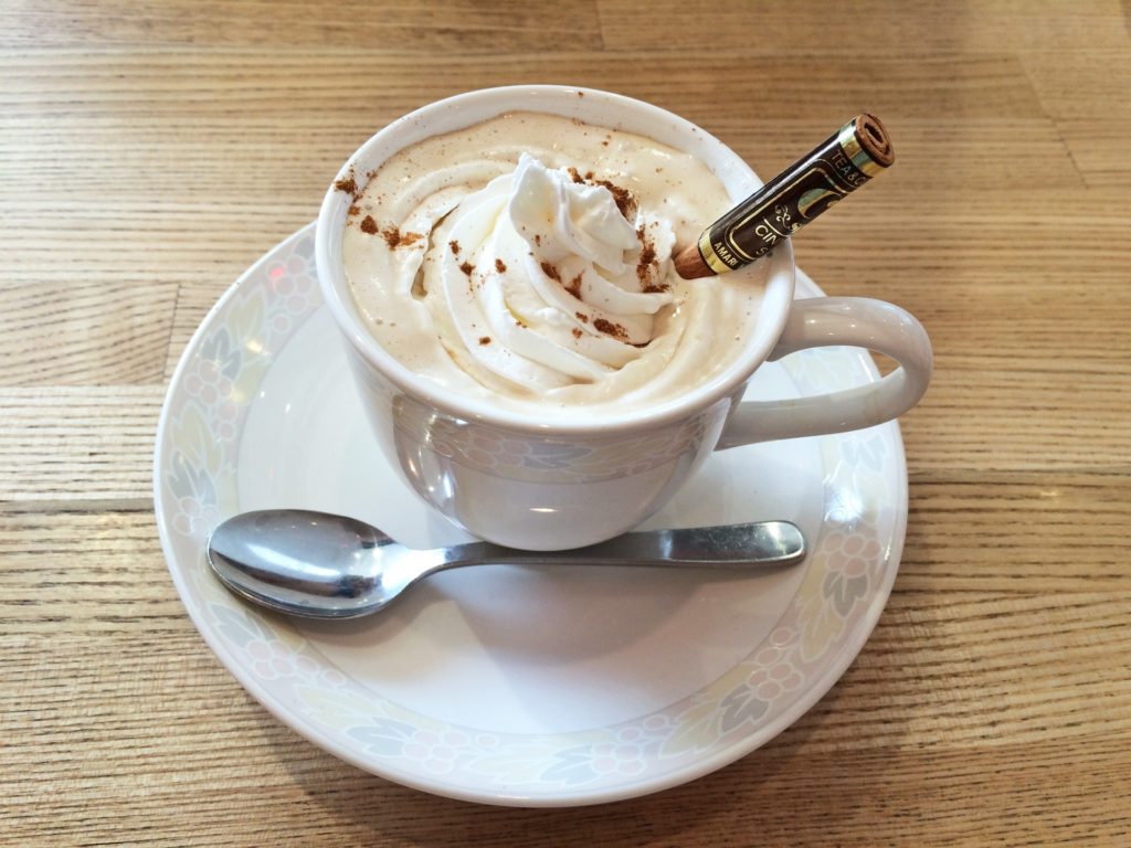 ウインナーコーヒーの名前の由来とは 美味しい飲み方やアレンジ 簡単レシピも Coffio