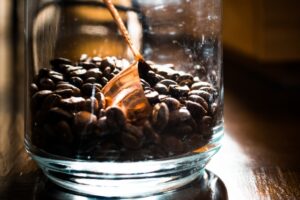 コーヒー豆とコーヒーメジャー