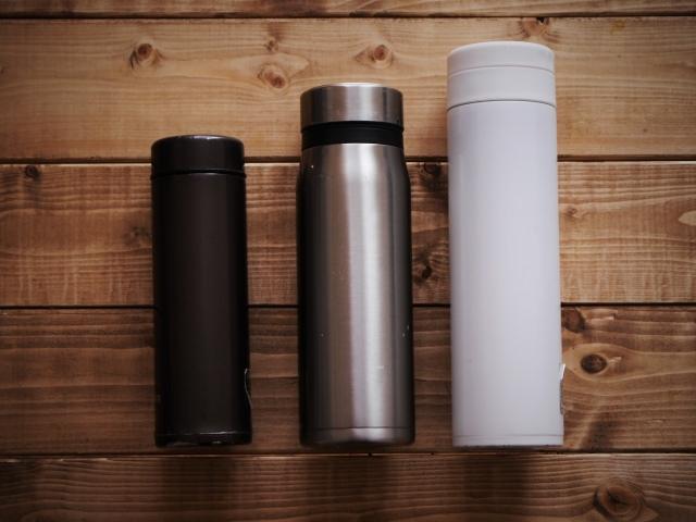 大きさが異なるコーヒー用の水筒