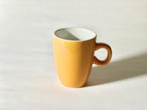 セラミック製のコーヒーカップ